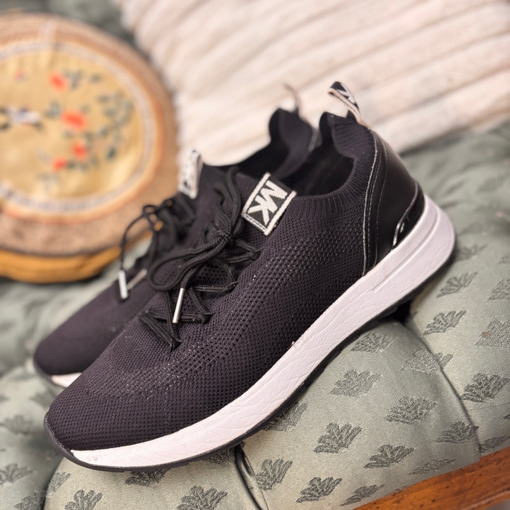 MICHAEL KORS MK Women’s Size 9M Black Knit Fabric Running Trainer Sneaker w Logo